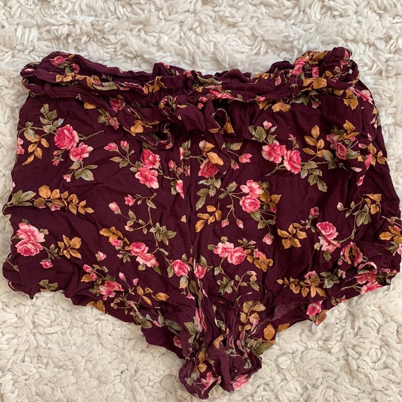 American Eagle Outfitters Pants - paper bag shorts